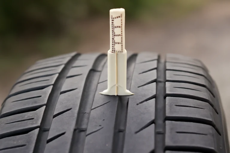 “4만km 안 넘었으니 괜찮다?” 운전자 90%가 모르는 타이어 교체의 ‘진짜’ 기준