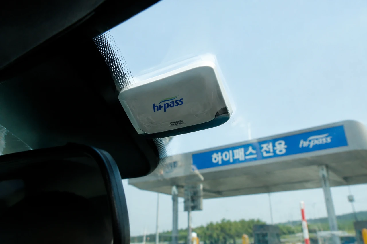하이패스 차로 단말기 / AI 생성 이미지